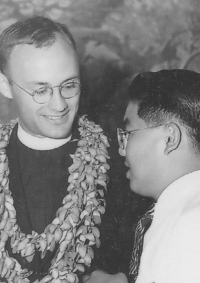 Chaplain Yost and Kenneth Otagaki. [Courtesy of University of Hawaii JA Veterans' Collection]