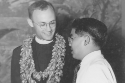 Chaplain Yost and Kenneth Otagaki. [Courtesy of University of Hawaii JA Veterans' Collection]