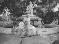 Entrance to zoo - Madison. [Courtesy of Bert Hamakado]