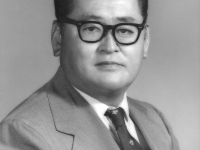 Official photo of Shigeru Inouye, President of Club 100 in 1960. [Courtesy of Clinton K. Inouye]