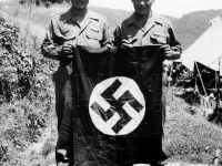 Two soldier hold the nazi flag [Courtesy of Fumie Hamamura]