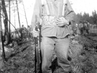 Ono dressed in fatigues with helmet and rifle [Courtesy of Leslie Taniyama]