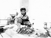 William Takaezu with Mullet fish on Cat Island, Mississippi. [Courtesy of Mrs. William Takaezu]