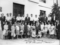 Group photo with Hawaii’s Senator, Hiram L. Fong [Courtesy of Ukichi Wozumi]